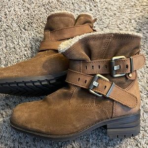 brown-suede  boots Cat